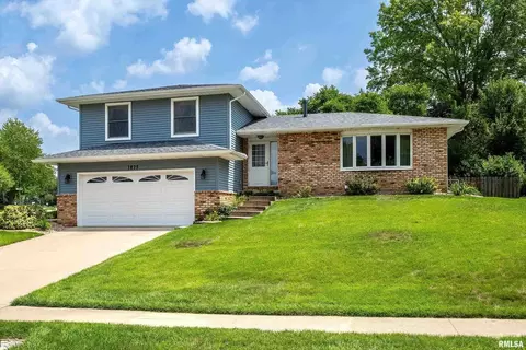 1875 Harding Ct, Bettendorf, IA 52722