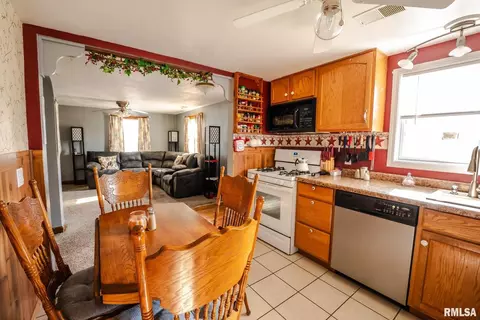 2316 47th St, Moline, IL 61265 photo 9