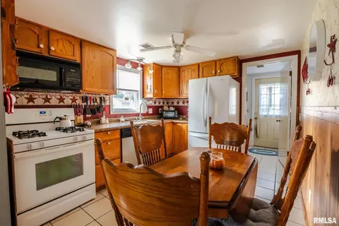 2316 47th St, Moline, IL 61265 photo 8