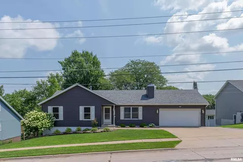 1905 14th St, Bettendorf, IA 52722