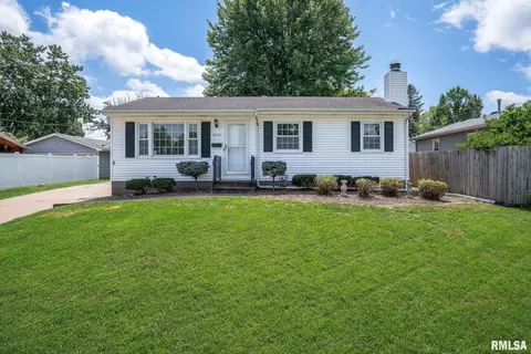 2739 Grove St, Davenport, IA 52804
