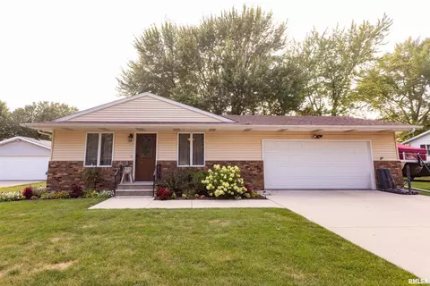 437 Wilshire Dr, Colona, IL 61241
