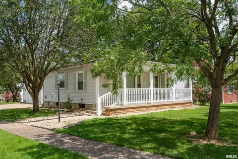 507 Bainbridge Rd, Marion, IL 62959