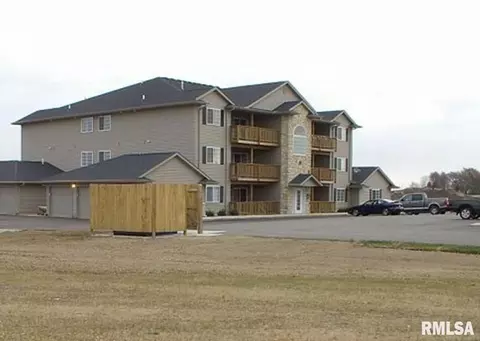 3213 S 16th Ave #301, Eldridge, IA 52748