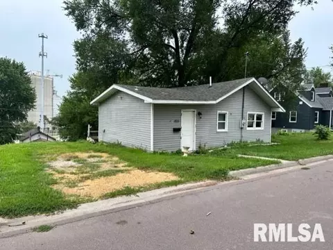 2427 Prospect Ave, Clinton, IA 52732