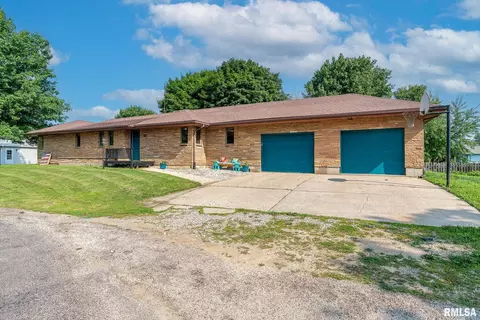 525 W Ridge St, Lanark, IL 61046