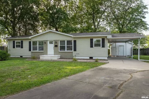 802 E Ford Ave, Marion, IL 62959