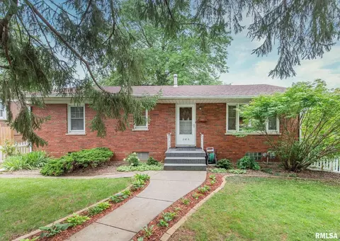 2610 Volquardsen Ave, Davenport, IA 52804