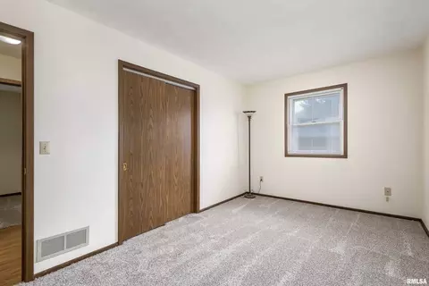 204 N 9th St, Eldridge, IA 52748 photo 13