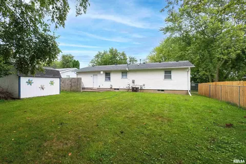 204 N 9th St, Eldridge, IA 52748 photo 23