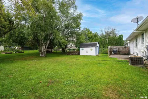 204 N 9th St, Eldridge, IA 52748 photo 24