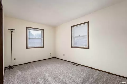 204 N 9th St, Eldridge, IA 52748 photo 12