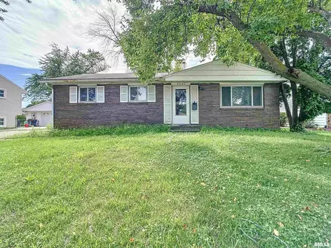 3521 3rd St #A, East Moline, IL 61244