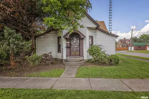 909 E Main St, West Frankfort, IL 62896