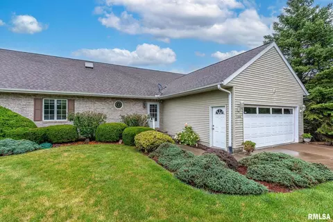 3300 Valley Oaks Ct, Clinton, IA 52732