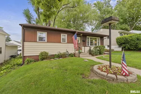2516 Cody St, Bettendorf, IA 52722