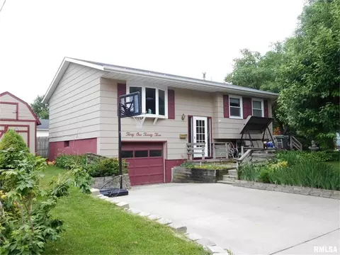 3123 N Lincoln Ave, Davenport, IA 52804