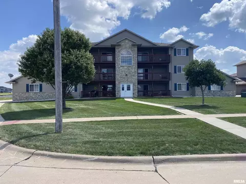 209 E Price St #103, Eldridge, IA 52748