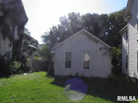 916 19th St, Rock Island, IL 61201