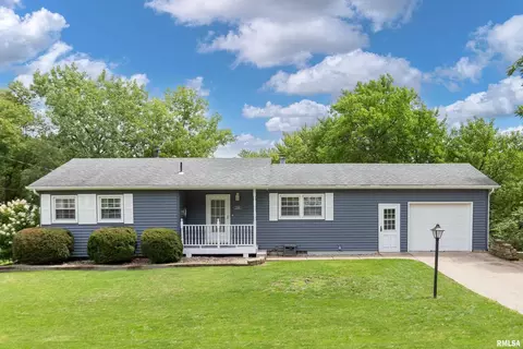 2203 E 6th St, Coal Valley, IL 61240