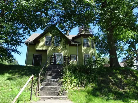 1015 Arlington Ave #2 SEC, Davenport, IA 52803