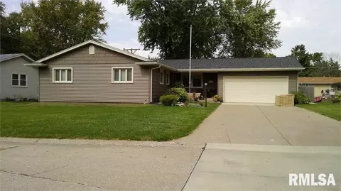 1618 Elmwood Ave, Bettendorf, IA 52722