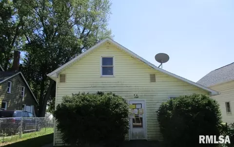 1307 W 8th St, Davenport, IA 52802