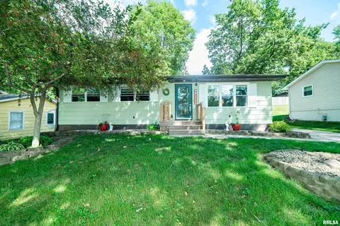 8301 W 7th St, Rock Island, IL 61201