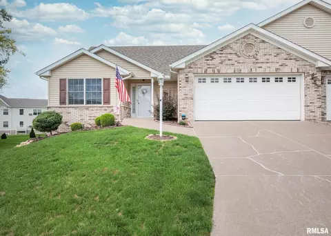 3518 Shady Ridge Ct, Davenport, IA 52806