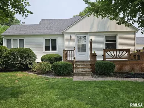 335 S Division St, Woodhull, IL 61490