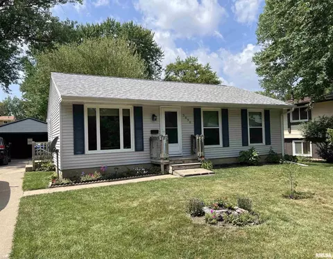 3090 S Hampton Dr, Bettendorf, IA 52722