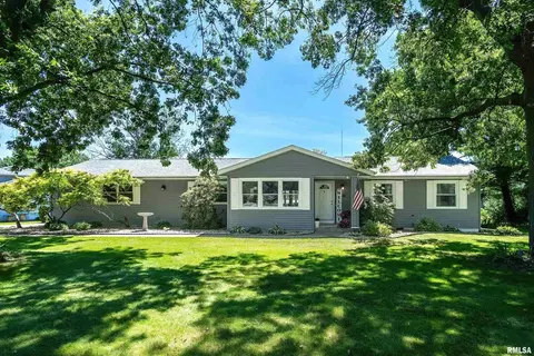 4323 Tanglewood Rd, Bettendorf, IA 52722