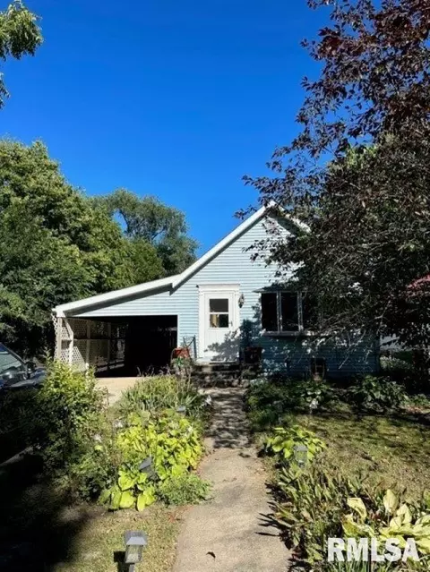 504 Eaton St, Savanna, IL 61074