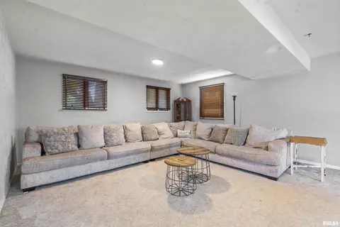 1103 35th St, Moline, IL 61265 photo 19
