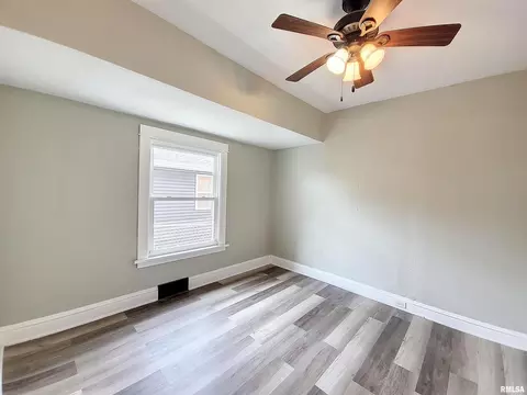 220 13th St, Silvis, IL 61282 photo 12