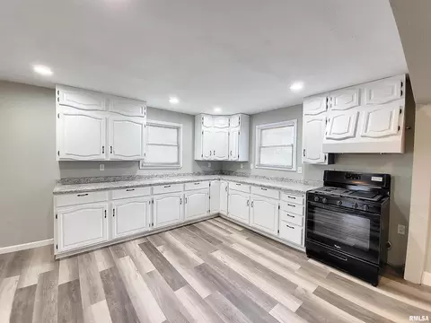 220 13th St, Silvis, IL 61282 photo 8