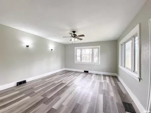 220 13th St, Silvis, IL 61282 photo 4
