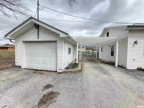 220 13th St, Silvis, IL 61282 photo 2