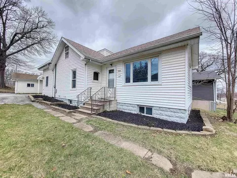 220 13th St, Silvis, IL 61282