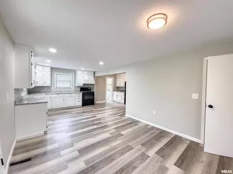 220 13th St, Silvis, IL 61282 photo 11