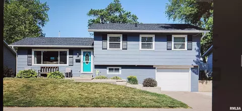 3104 Windsor Dr, Bettendorf, IA 52722