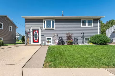 5107 48th St #A, Moline, IL 61265 photo 2