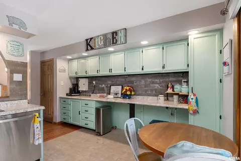 5107 48th St #A, Moline, IL 61265 photo 6