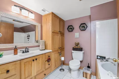 5107 48th St #A, Moline, IL 61265 photo 11