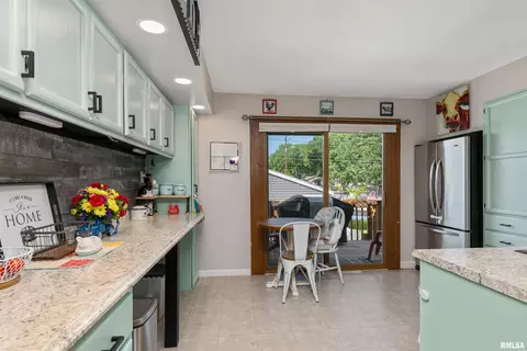 5107 48th St #A, Moline, IL 61265 photo 8