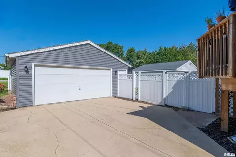 5107 48th St #A, Moline, IL 61265 photo 3