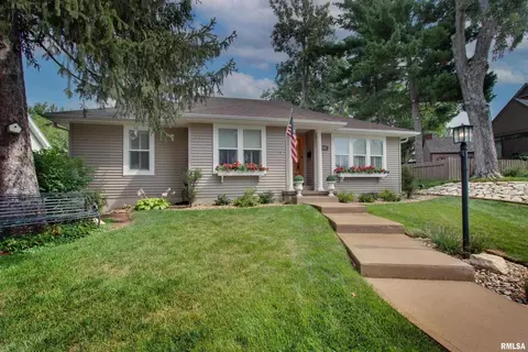 2061 College Ave, Quincy, IL 62301