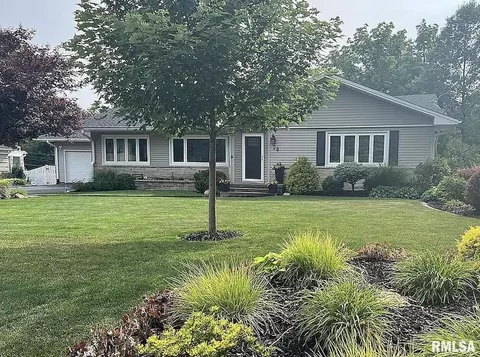26 Riverview Park Dr, Bettendorf, IA 52722