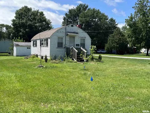 810 SW 4th St, Aledo, IL 61231