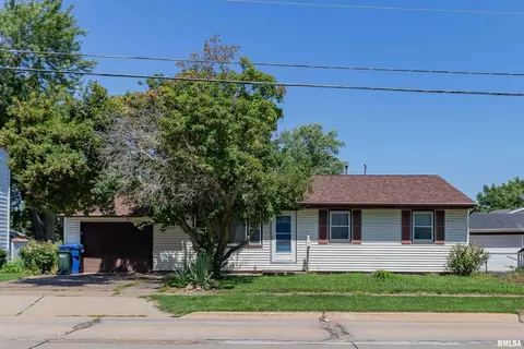 3712 W Central Park Ave, Davenport, IA 52804